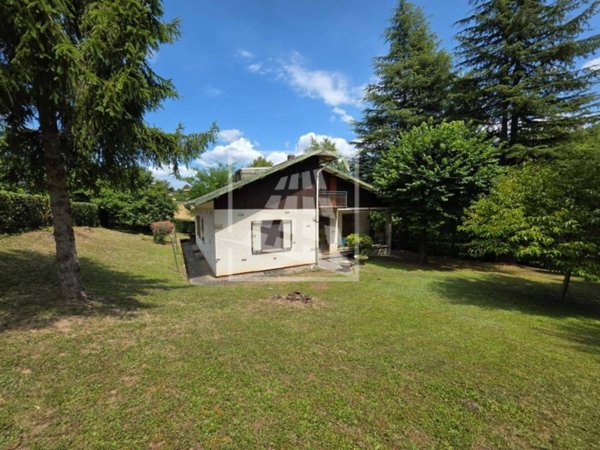 casa indipendente in vendita a Carpineti in zona Villa