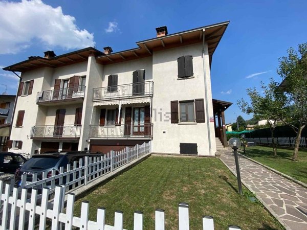 casa indipendente in vendita a Carpineti