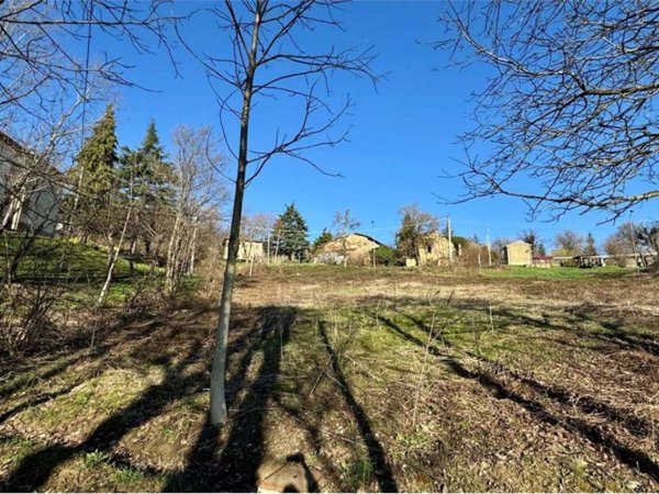 terreno edificabile in vendita a Carpineti in zona Villa