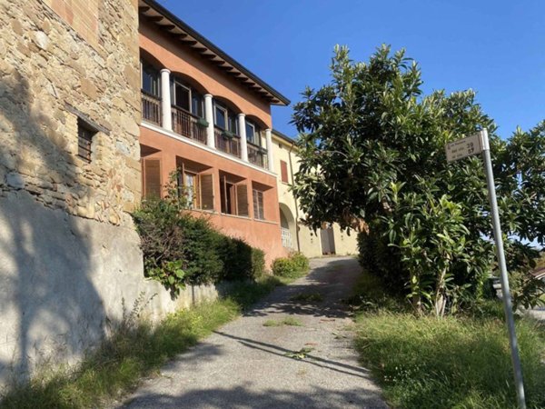 casa indipendente in vendita a Carpineti in zona Pantano