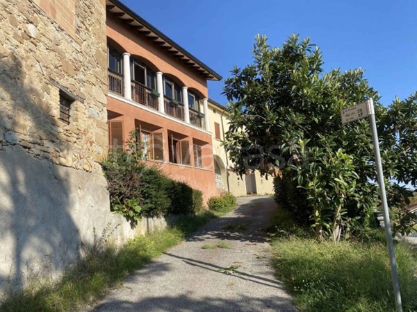 casa indipendente in vendita a Carpineti in zona Pantano