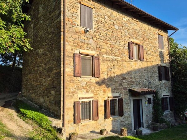 casa indipendente in vendita a Carpineti in zona Villa