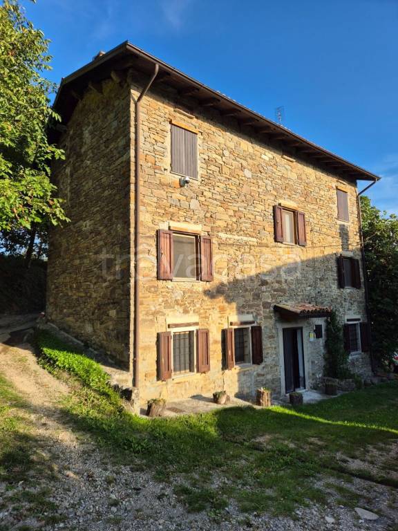 casa indipendente in vendita a Carpineti in zona Villa