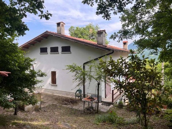 casa indipendente in vendita a Carpineti in zona Onfiano
