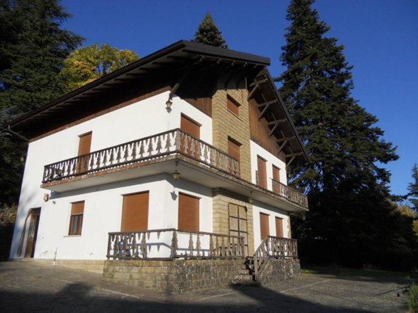 casa indipendente in vendita a Carpineti in zona Marola