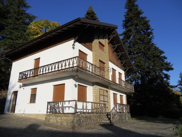 casa indipendente in vendita a Carpineti in zona Villa