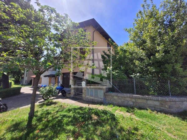 appartamento in vendita a Carpineti in zona Pantano