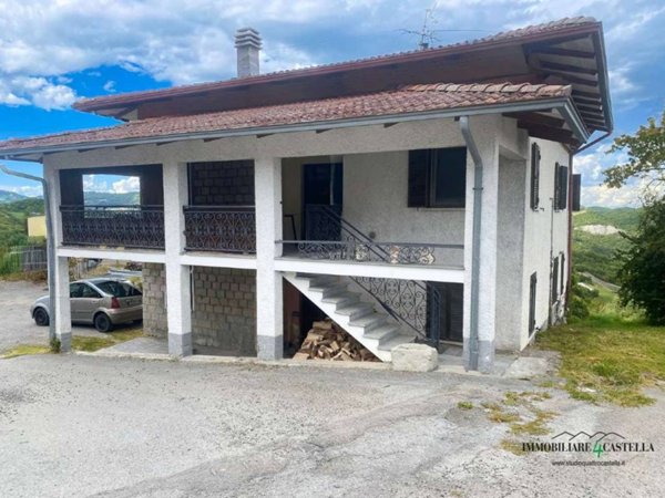 appartamento in vendita a Carpineti in zona Le Casette