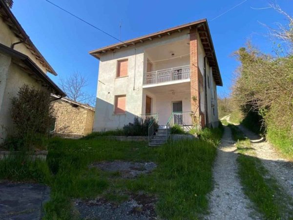 casa indipendente in vendita a Carpineti in zona Ceriola