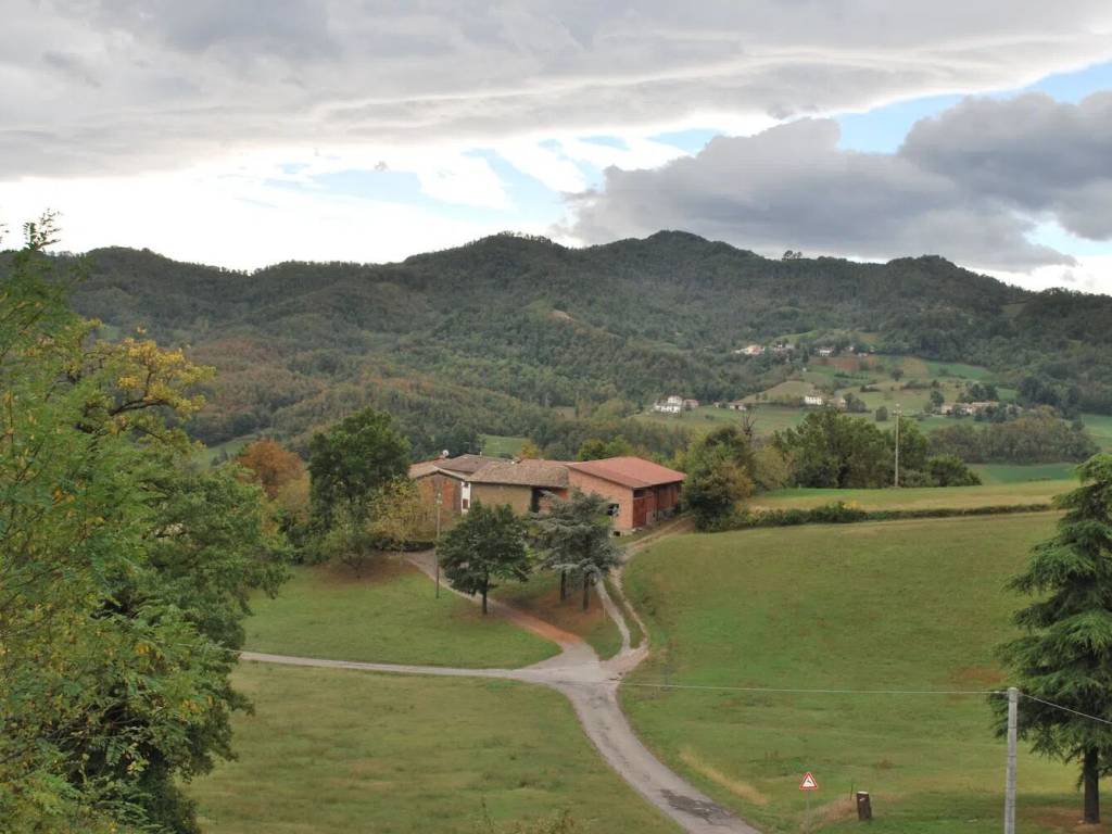 casa indipendente in vendita a Carpineti in zona Villa