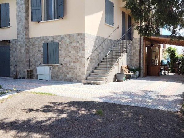 casa indipendente in vendita a Carpineti in zona Villa