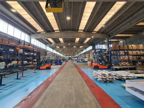 capannone in vendita a Carpineti in zona Colombaia Secchia