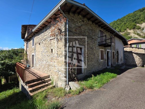 casa indipendente in vendita a Carpineti