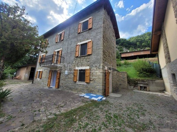 casa indipendente in vendita a Carpineti