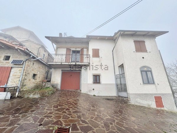 casa indipendente in vendita a Carpineti