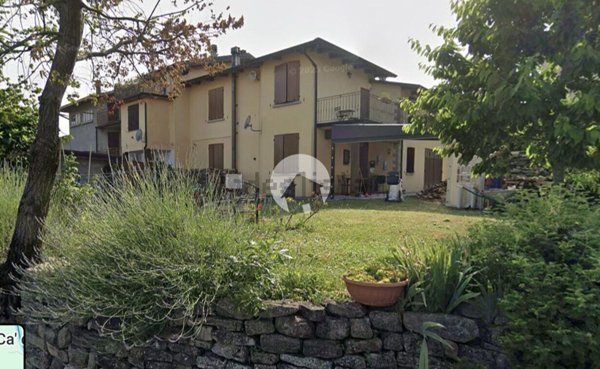 casa indipendente in vendita a Carpineti in zona Pantano