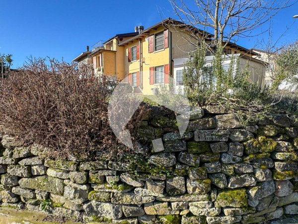 casa indipendente in vendita a Carpineti in zona Villa
