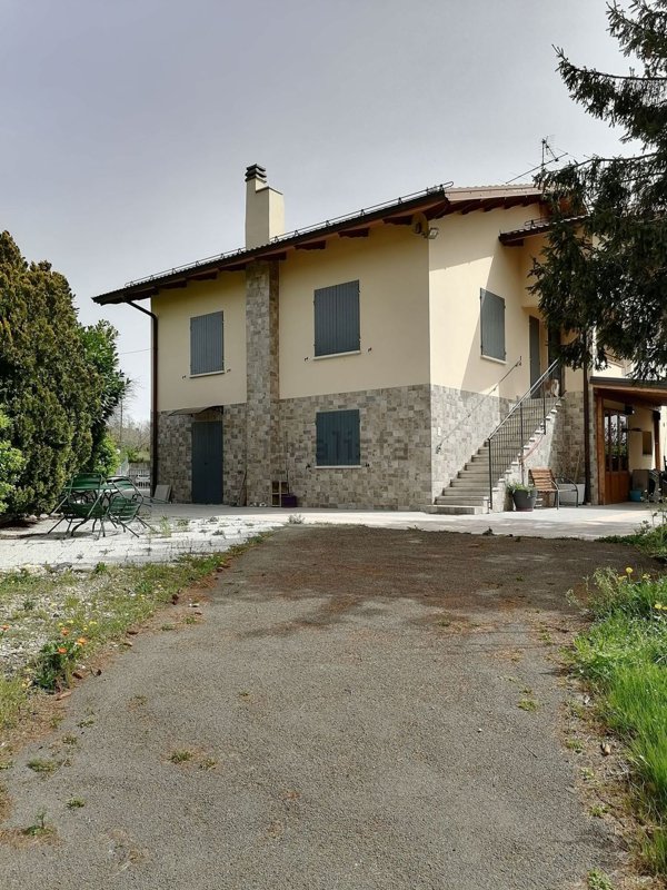 casa indipendente in vendita a Carpineti in zona Pantano