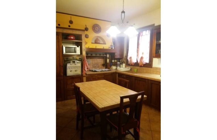 casa indipendente in vendita a Carpineti in zona San Donnino