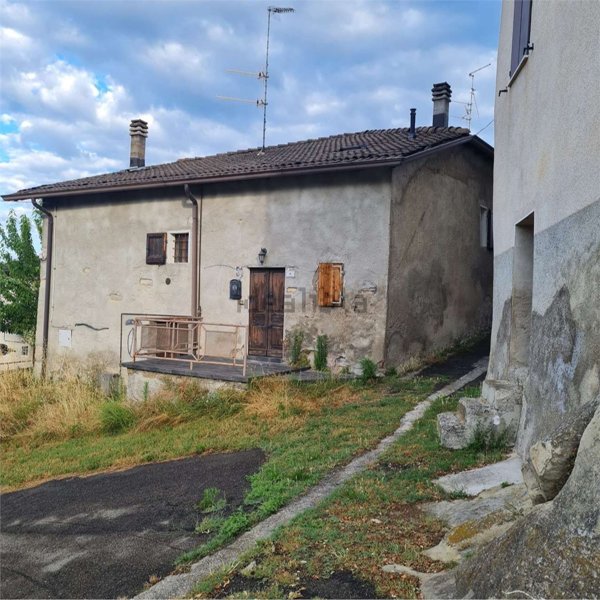 casa indipendente in vendita a Carpineti in zona Ca' de Lanzi