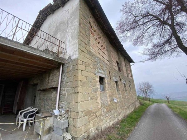 casa indipendente in vendita a Carpineti
