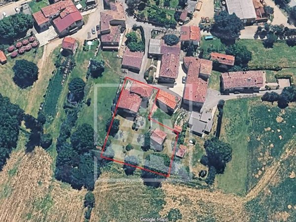 casa indipendente in vendita a Carpineti in zona Villa