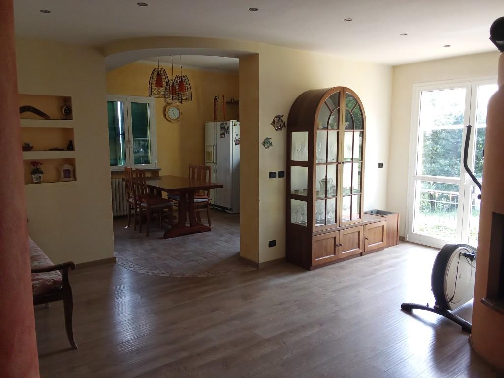 casa indipendente in vendita a Carpineti in zona Cantigalli