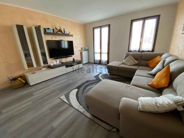 casa indipendente in vendita a Carpineti in zona Villa