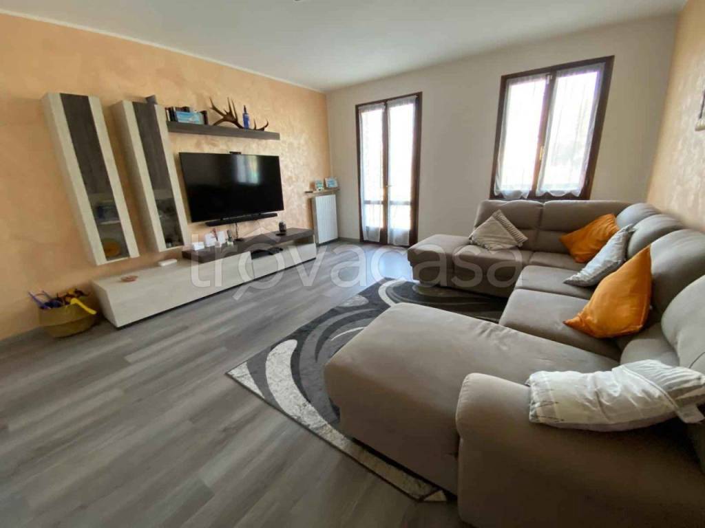 casa indipendente in vendita a Carpineti in zona Villa