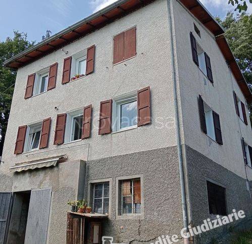 casa indipendente in vendita a Carpineti in zona Villa