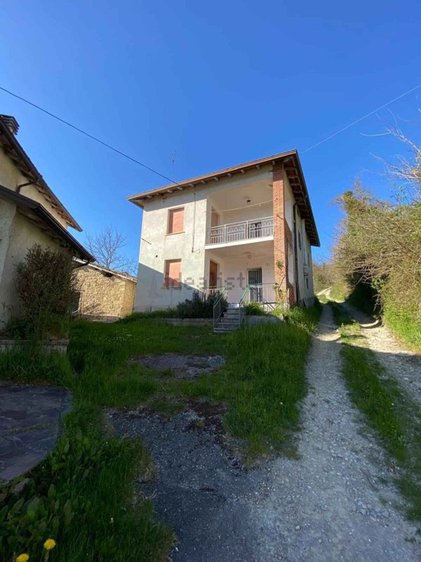 casa indipendente in vendita a Carpineti in zona Ceriola