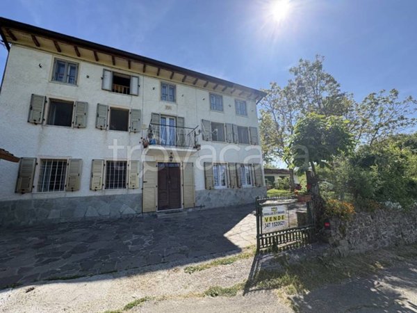 casa indipendente in vendita a Carpineti in zona Villa