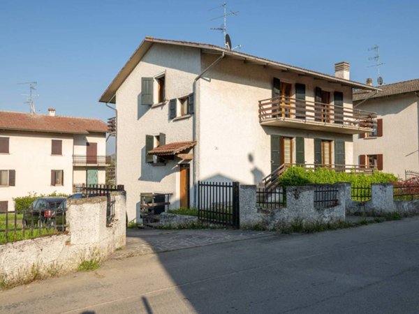 casa indipendente in vendita a Carpineti in zona Villa