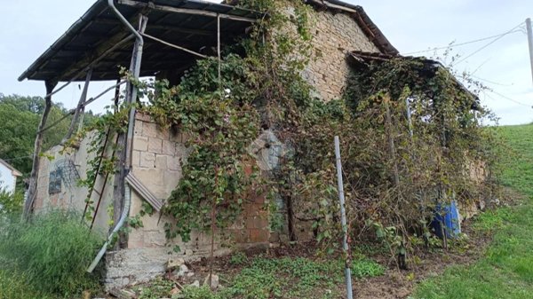 casa indipendente in vendita a Carpineti in zona Colombaia Secchia