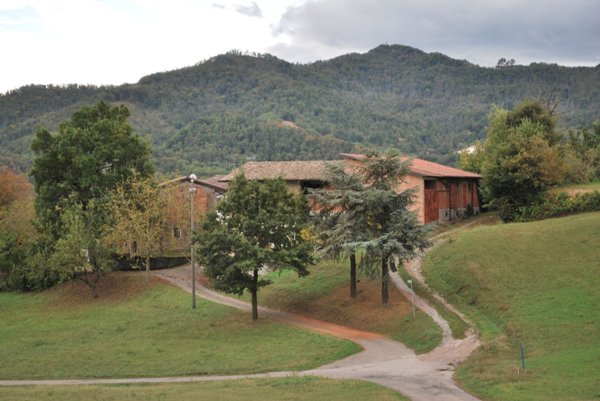 casa indipendente in vendita a Carpineti in zona Villa