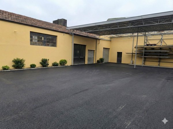 capannone in vendita a Carpineti in zona San Donnino