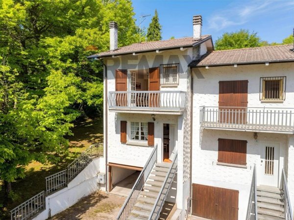 casa indipendente in vendita a Carpineti in zona Villa