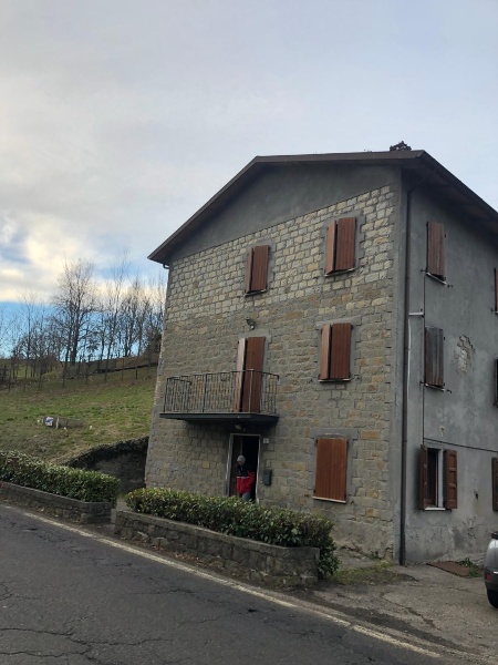 casa indipendente in vendita a Carpineti in zona Ca' de Beretti