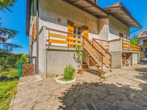 casa indipendente in vendita a Carpineti in zona Marola