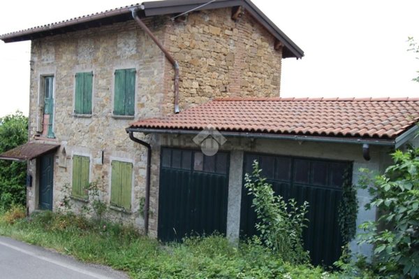 casa indipendente in vendita a Carpineti in zona Valestra