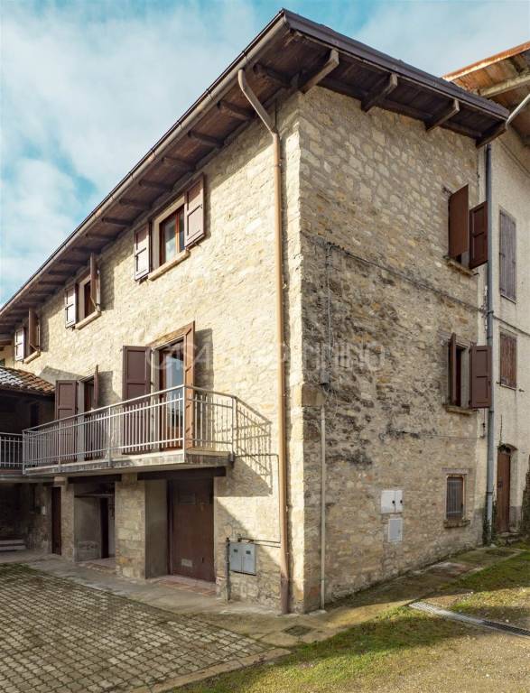 casa indipendente in vendita a Carpineti