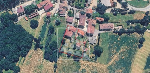 casa indipendente in vendita a Carpineti in zona Villa
