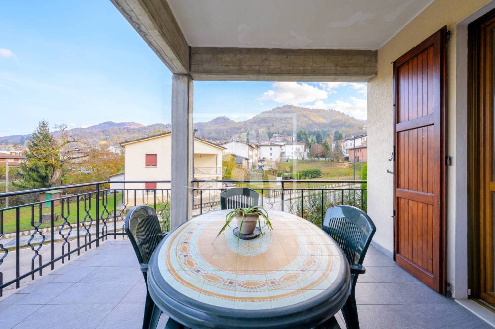 casa indipendente in vendita a Carpineti in zona Ca' de Beretti