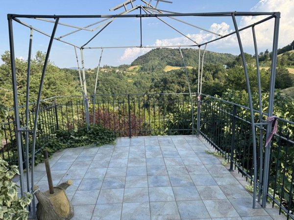 casa indipendente in vendita a Carpineti