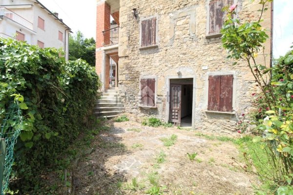 appartamento in vendita a Carpineti in zona Riana