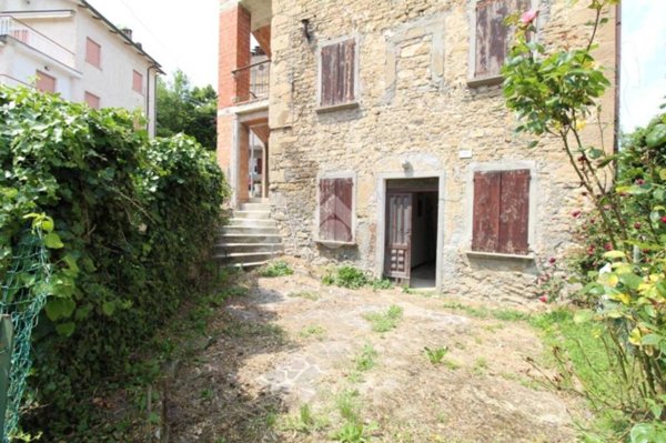 appartamento in vendita a Carpineti in zona Riana