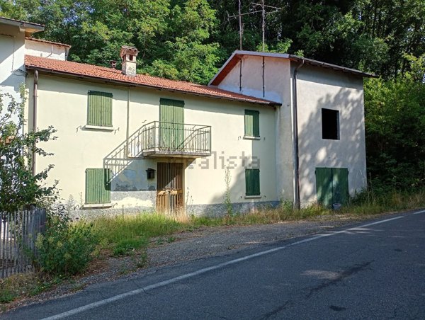 casa indipendente in vendita a Carpineti in zona Marola
