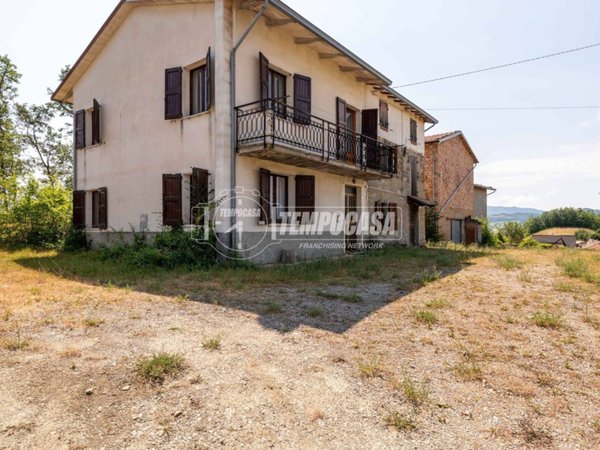 casa indipendente in vendita a Carpineti in zona Ca' Dorsini