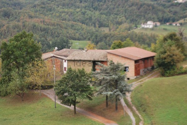 casa indipendente in vendita a Carpineti in zona Ca' Dorsini