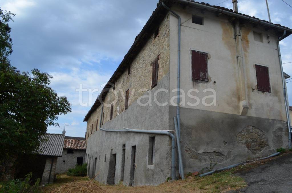 appartamento in vendita a Carpineti in zona Savognatica